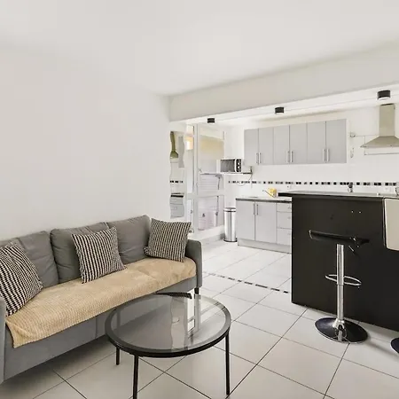 Spacieux T4 Avec Balcon - Acces Direct Rer A Apartman