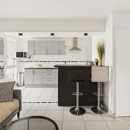 Spacieux T4 Avec Balcon - Acces Direct Rer A *