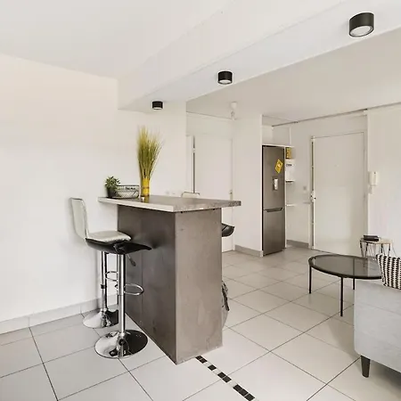 Spacieux T4 Avec Balcon - Acces Direct Rer A Apartman *